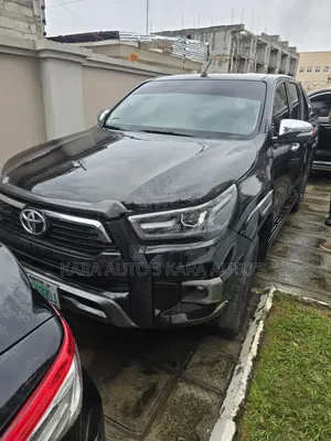Toyota Hilux 2023 Black