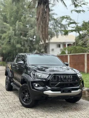 New Toyota Hilux 2024 Black
