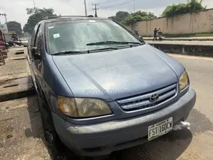 Toyota Sienna 2001 Blue