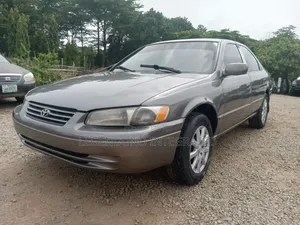 Toyota Camry 2000 Gray