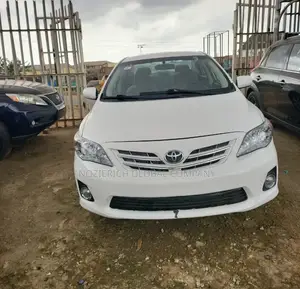 Toyota Corolla LE 4dr Sedan (1.8L 4cyl 4A) 2013 White