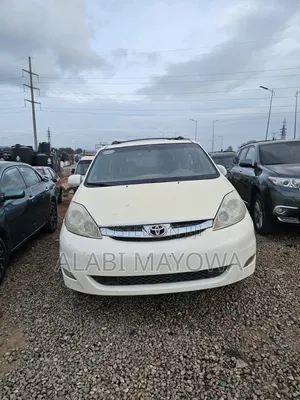 Toyota Sienna LE FWD 2006 White
