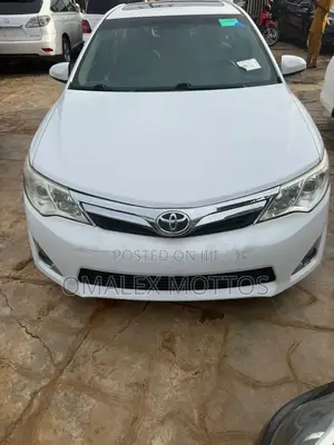 Toyota Camry XLE 4dr Sedan (3.5L 6cyl 6A) 2014 White