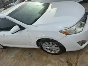 Toyota Camry XLE 4dr Sedan (3.5L 6cyl 6A) 2014 White