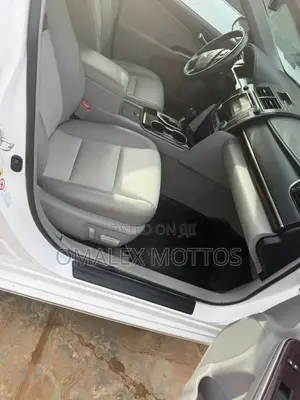 Toyota Camry XLE 4dr Sedan (3.5L 6cyl 6A) 2014 White