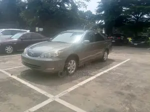 Toyota Camry LE 4dr Sedan (2.4L 4cyl 4A) 2004