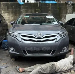 Headlights and Front Grill Venza 2014