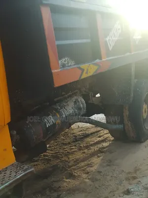 Mercedes Benz 911 Tiper Truck