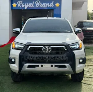 Toyota Hilux 2021 White
