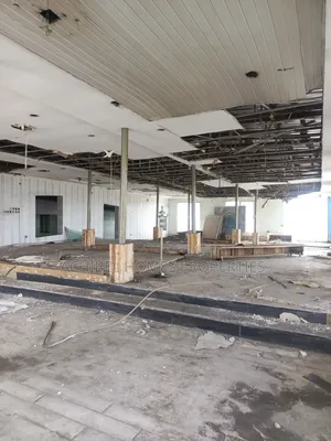 490 Square Meter Space Suitable For Lounge And Bar, Showroom, Etc