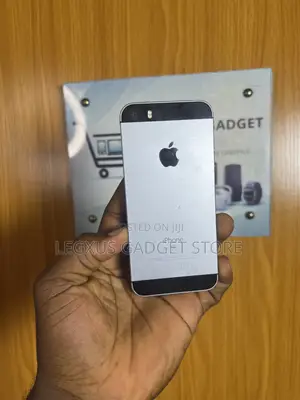 Apple iPhone SE 64 GB Gray