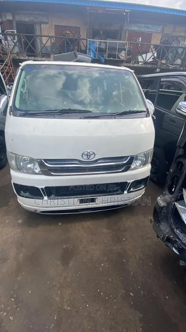 Toyota HiAce 2012