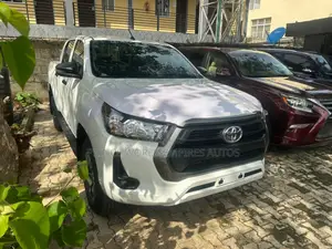 New Toyota Hilux 2025 White