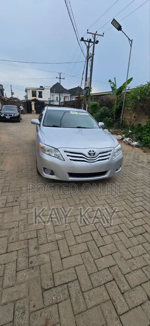 Toyota Camry LE 4dr Sedan (2.5L 4cyl 6A) 2011 Silver