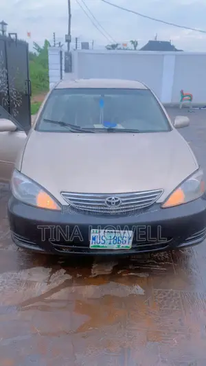 Toyota Camry LE 4dr Sedan (2.4L 4cyl 5M) 2003 Gold