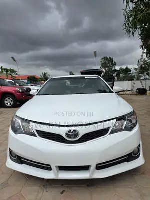 Toyota Camry SE 4dr Sedan (2.5L 4cyl 6A) 2012 White