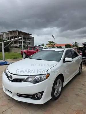 Toyota Camry SE 4dr Sedan (2.5L 4cyl 6A) 2012 White