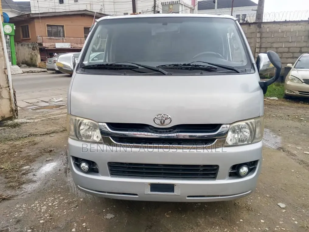 Toyota HiAce 2013 Silver