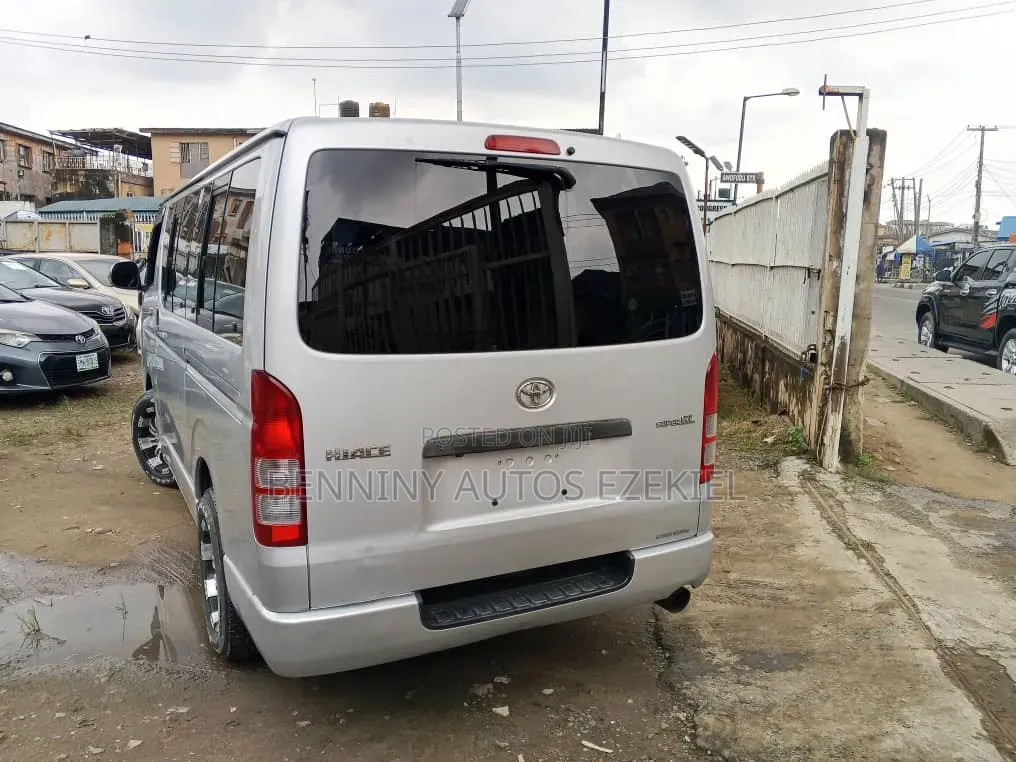 Toyota HiAce 2013 Silver