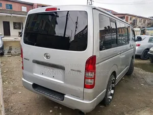 Toyota HiAce 2013 Silver