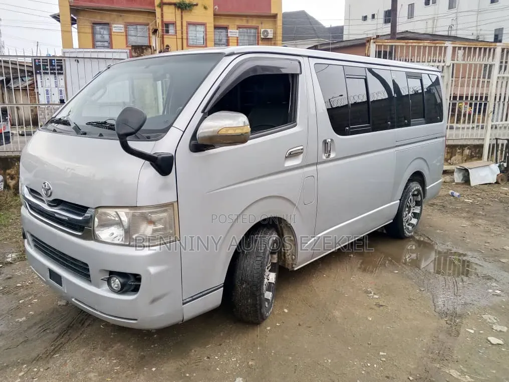 Toyota HiAce 2013 Silver