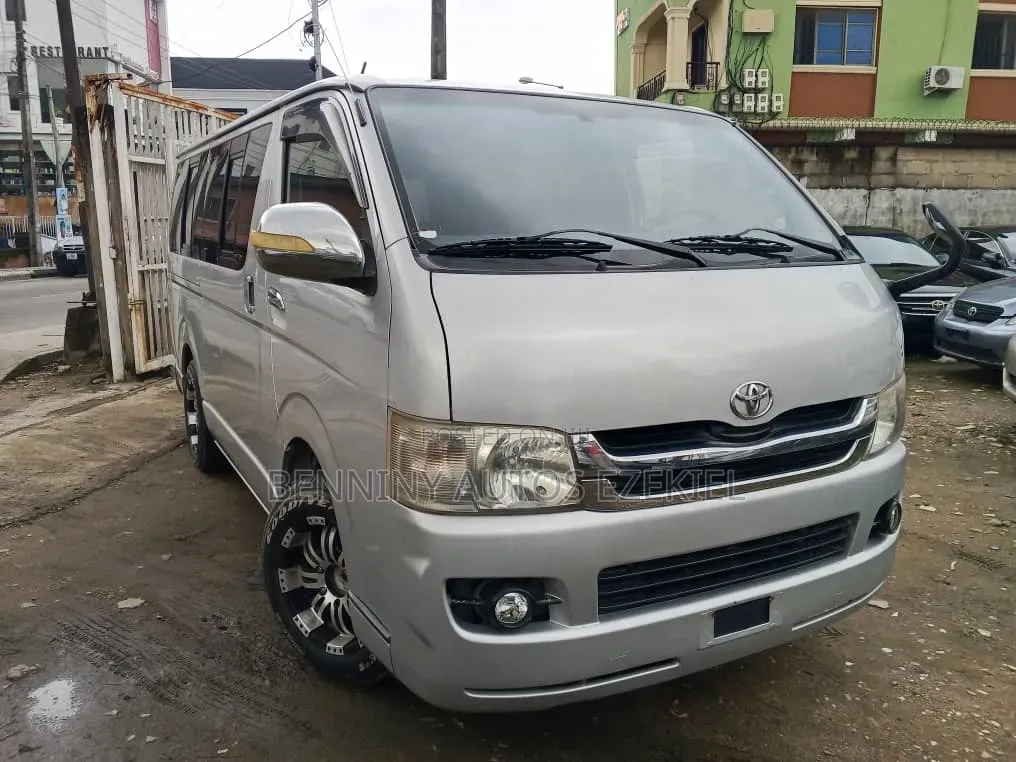 Toyota HiAce 2013 Silver