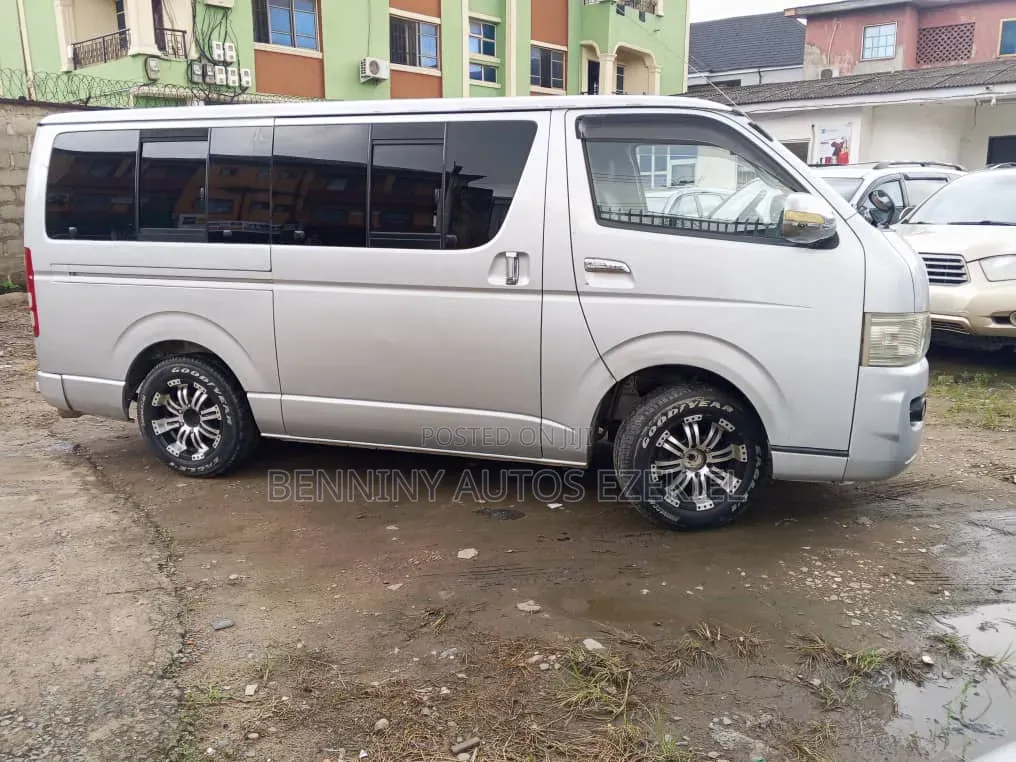 Toyota HiAce 2013 Silver