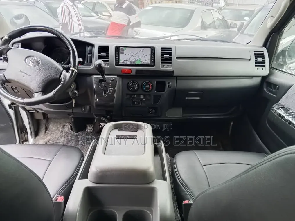 Toyota HiAce 2013 Silver