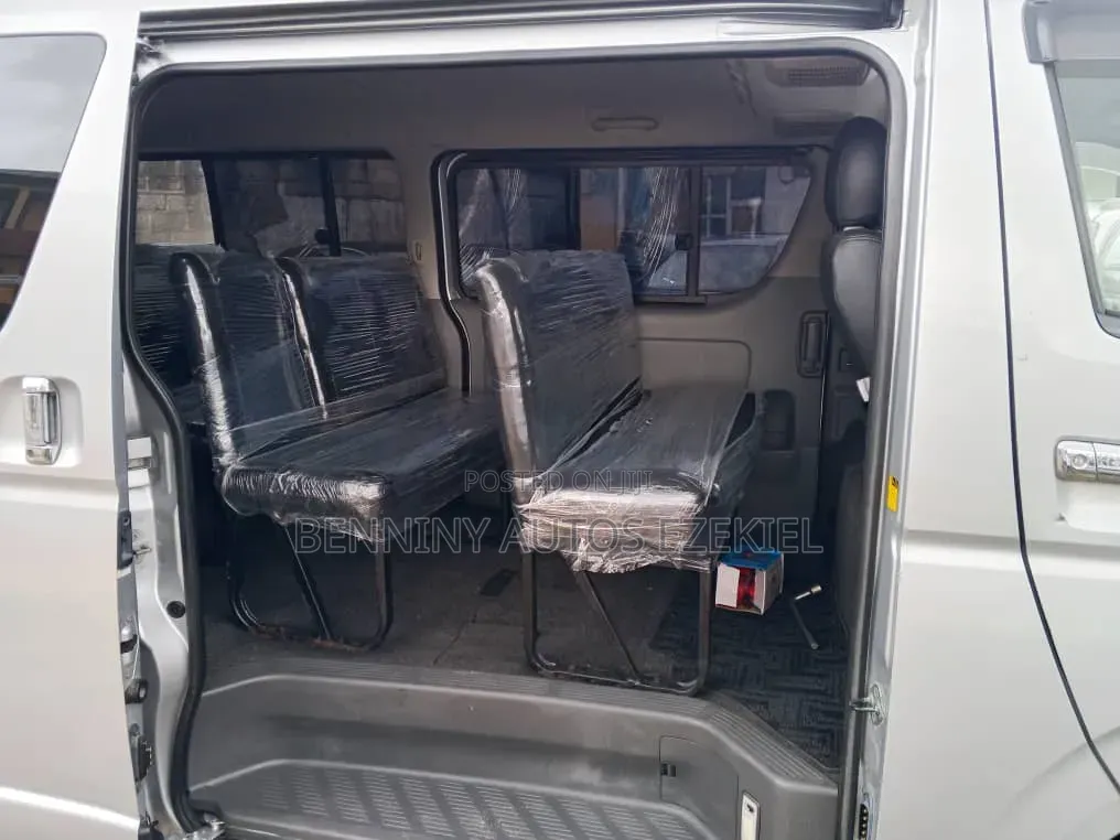 Toyota HiAce 2013 Silver
