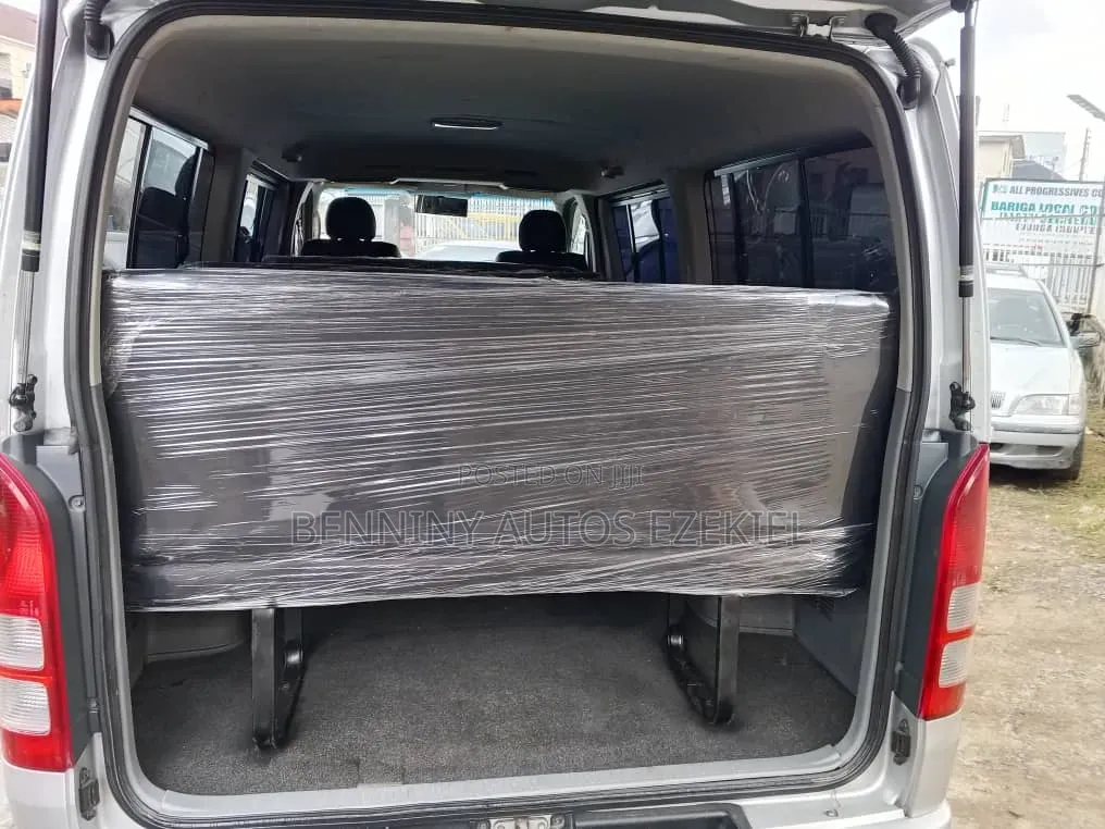 Toyota HiAce 2013 Silver