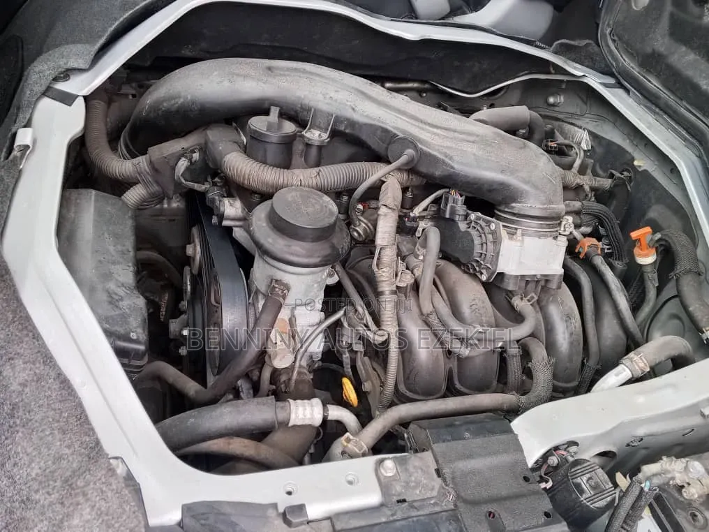 Toyota HiAce 2013 Silver