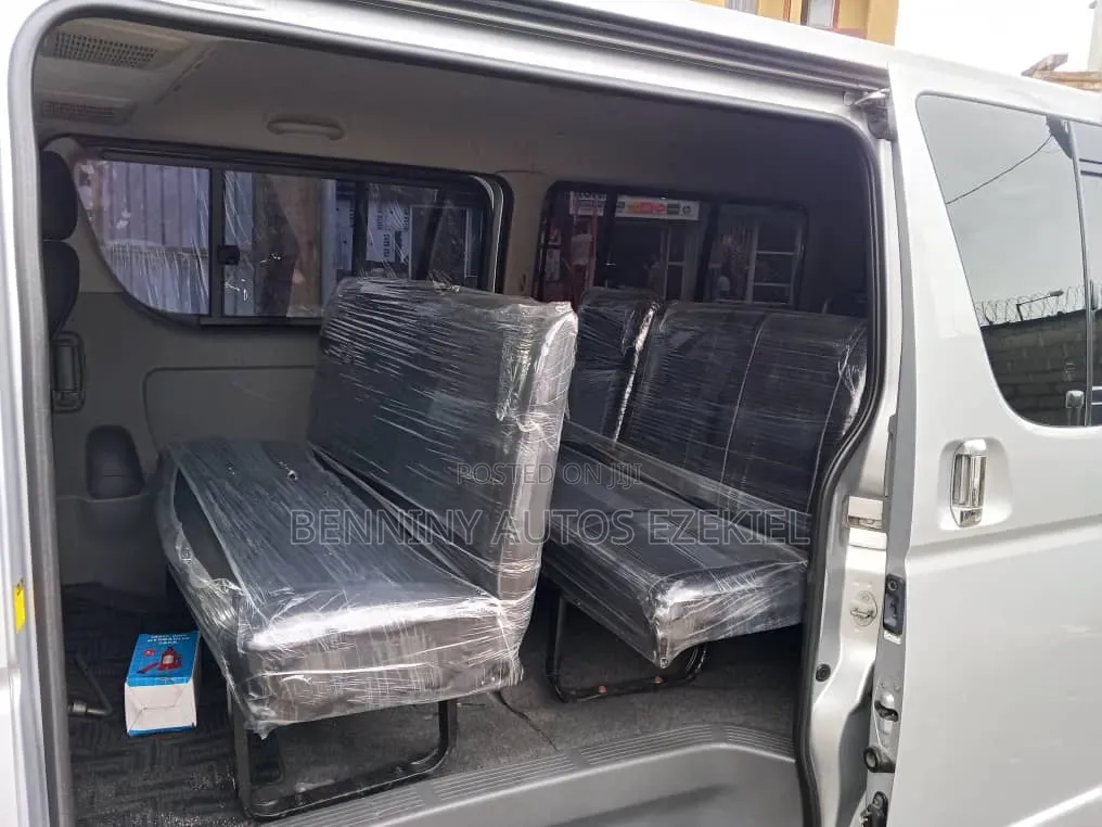 Toyota HiAce 2013 Silver
