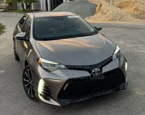 Toyota Corolla 2017 Brown