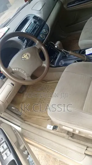 Toyota Camry 2005 Gold