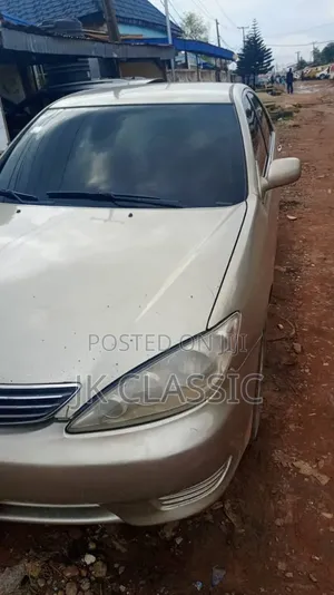 Toyota Camry 2005 Gold