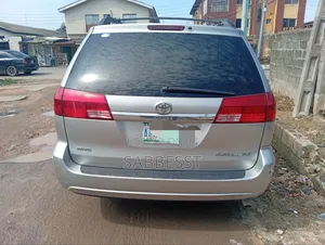 Toyota Sienna 2005 Silver