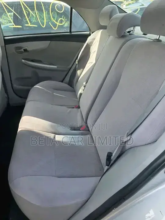 Toyota Corolla 2010 Silver