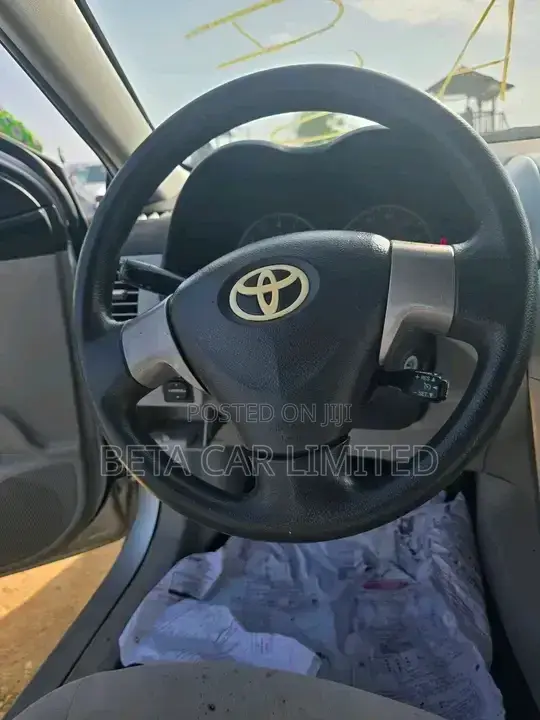 Toyota Corolla 2010 Silver