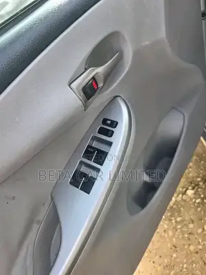 Toyota Corolla 2010 Silver