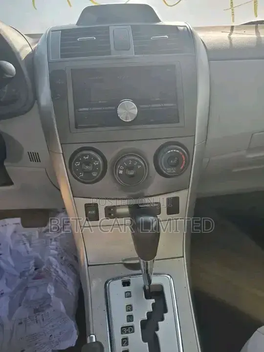 Toyota Corolla 2010 Silver