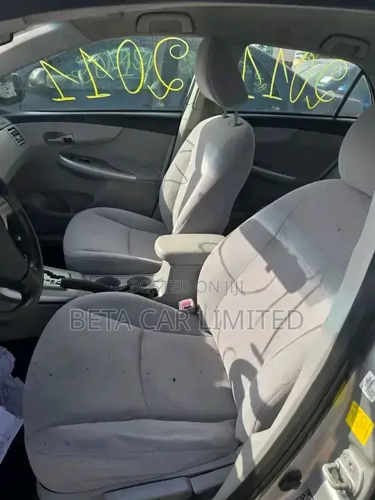 Toyota Corolla 2010 Silver