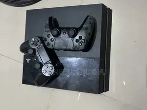 Neat Play Station 4 (Ps 4) for Sale