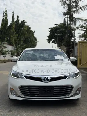 Toyota Avalon Limited Sedan FWD (3.5L 6cyl 6A) 2013 White