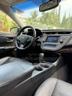 Toyota Avalon Limited Sedan FWD (3.5L 6cyl 6A) 2013 White