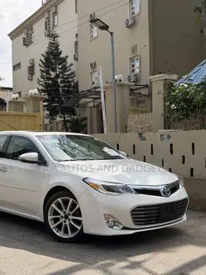 Toyota Avalon Limited Sedan FWD (3.5L 6cyl 6A) 2013 White