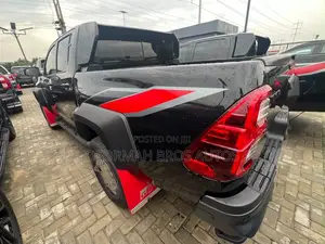New Toyota Hilux 2025 Black