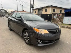 Toyota Camry SE 4dr Sedan (2.5L 4cyl 6A) 2012 Gray