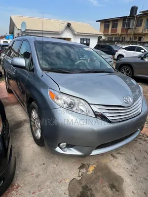 Toyota Sienna XLE 8 Passenger 2011 Silver
