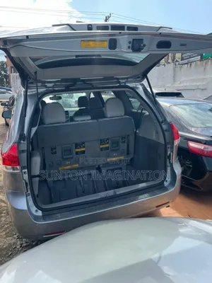 Toyota Sienna XLE 8 Passenger 2011 Silver