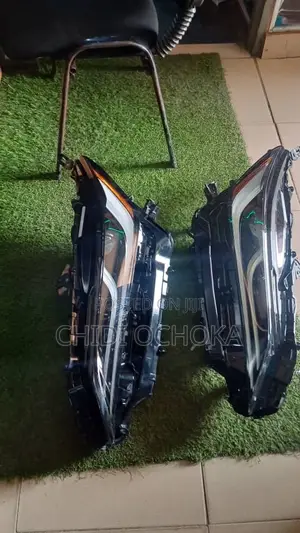 Set Head Lamp Toyota Venza 2023